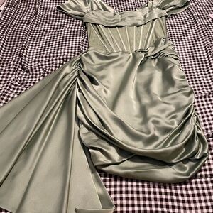Elegant Green Off-Shoulder Dress